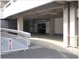 陸上競技場入口の写真1